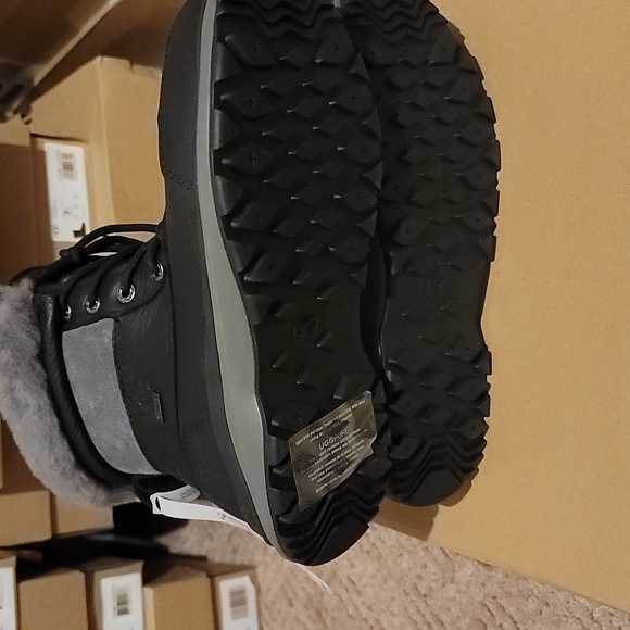 🎁New UGG Adirondack Boot III - Picture 5 of 6